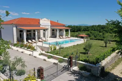 Steinvilla in Poreč, 268 m², Pool und Wellness - 3