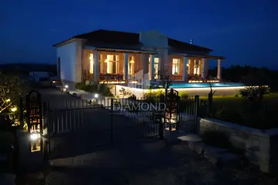 Kamena vila u Poreču, 268 m², bazen i wellness