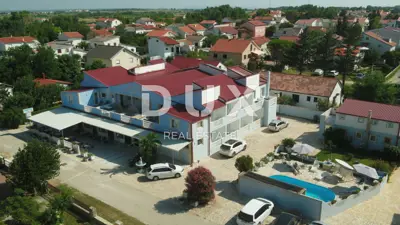 ZADAR, SABUNIKE - Hotel 200 meters from the sea! Established business! Investment opportunity!