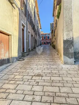 Poslovni prostor 95 m², Buzet - stara jezgra