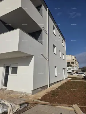 Prodaje se kuća sa tri stana, u Medulinu
