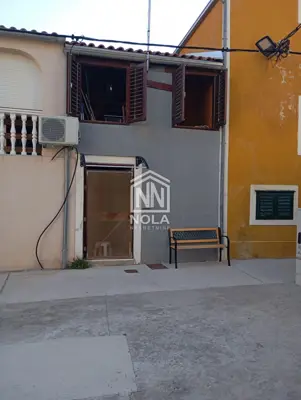 Kuća na Krapnju, 100 m od mora i mirna lokacija