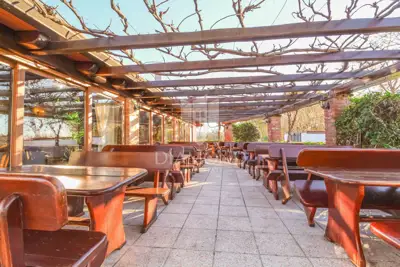 Restoran 270 m², Zambratija, 300 m od obale