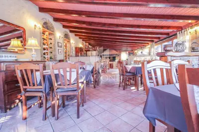 Restaurant 270 m², Zambratija, 300 m from the coast - 13
