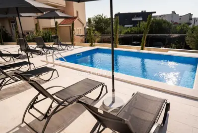 Apartman 78 m², Novalja - pogled na more i lođa - 2