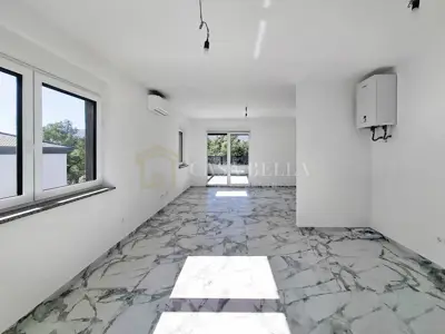 Stan 85 m², Jurdani - novogradnja s terasom