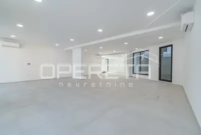 Gewerbeimmobilie zur Miete in Umag, 112 m²