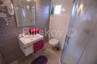 Rogoznica, uvala Lozica, samostojeca apartmanska kuca. - 12