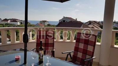 Rogoznica, uvala Lozica, samostojeca apartmanska kuca.