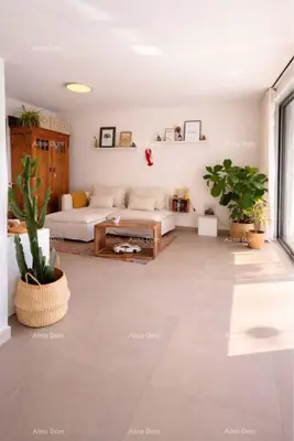 Wohnung 80 m², Poreč - 2 Zimmer, Terrasse und Parkplatz