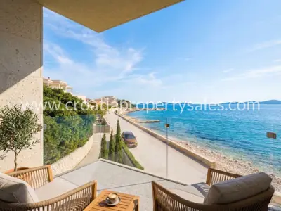 Apartments 42-120 m², Pag, first row to the sea - 8