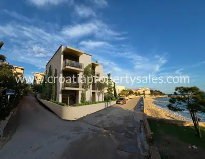 Apartments 42-120 m², Pag, first row to the sea - 3