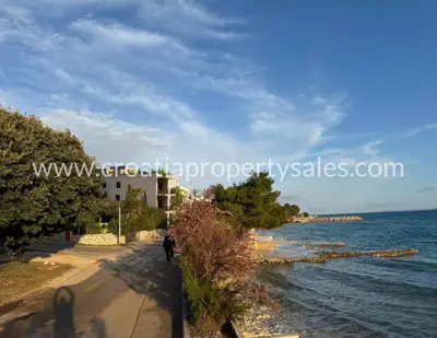 Apartments 42-120 m², Pag, first row to the sea - 2