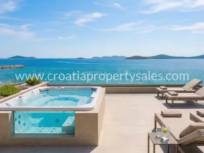 Apartments 42-120 m², Pag, first row to the sea - 7