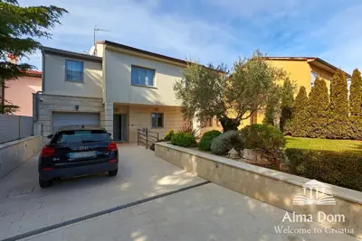 Erste Reihe - Luxuriöse Villa mit Garage und Schwimmbad in einer einzigartigen Lage in Pula!