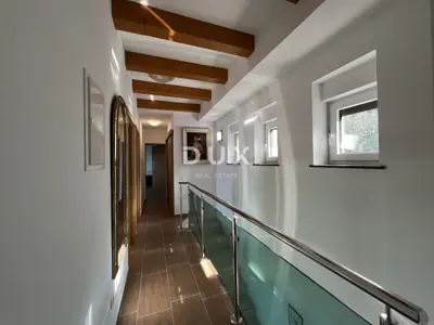 Villa 280 m², Senj - first row to the sea - 8