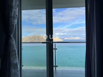 Villa 280 m², Senj - first row to the sea