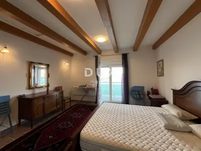 Villa 280 m², Senj - first row to the sea - 13