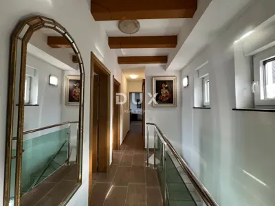 Villa 280 m², Senj - first row to the sea - 14