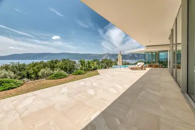 Vila 450 m², Krk - prvi red do mora i privatnost