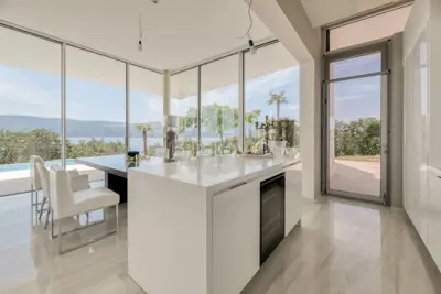Vila 450 m², Krk - prvi red do mora i privatnost - 10