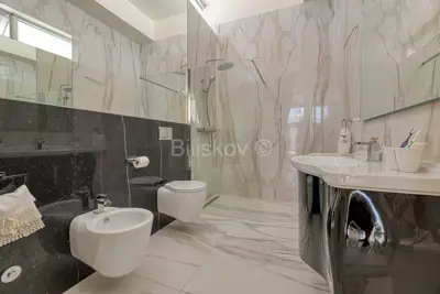 Vila 450 m², Krk - prvi red do mora i privatnost - 16
