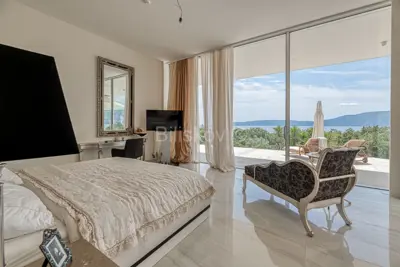 Vila 450 m², Krk - prvi red do mora i privatnost - 15