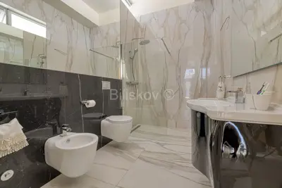 Vila 450 m², Krk - prvi red do mora i privatnost - 16