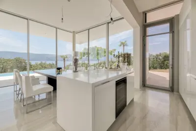 Vila 450 m², Krk - prvi red do mora i privatnost - 10