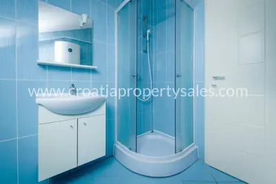 Kuća apartmanskog tipa, Rogoznica, centar, turistički najam - 5