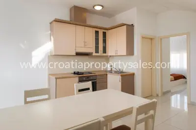 Kuća apartmanskog tipa, Rogoznica, centar, turistički najam - 6