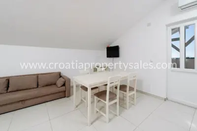 Kuća apartmanskog tipa, Rogoznica, centar, turistički najam - 3