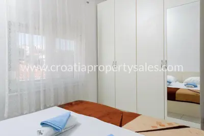 Kuća apartmanskog tipa, Rogoznica, centar, turistički najam - 9