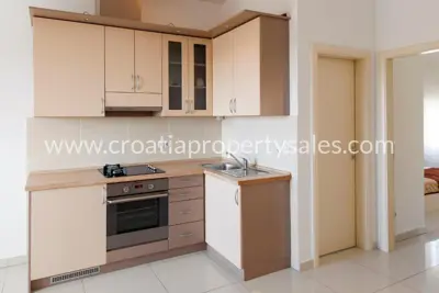 Kuća apartmanskog tipa, Rogoznica, centar, turistički najam - 4