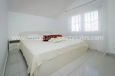 Kuća apartmanskog tipa, Rogoznica, centar, turistički najam - 8