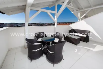 Kuća apartmanskog tipa, Rogoznica, centar, turistički najam - 7