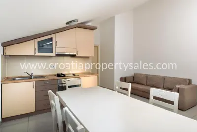 Kuća apartmanskog tipa, Rogoznica, centar, turistički najam - 2