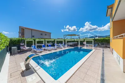 Luksuzna vila s bazenom, pogledom na more i ljetnom kuhinjom u Kaštelima - 4