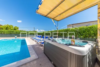 Luksuzna vila s bazenom, pogledom na more i ljetnom kuhinjom u Kaštelima - 5