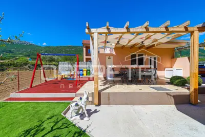 Luksuzna vila s bazenom, pogledom na more i ljetnom kuhinjom u Kaštelima - 7