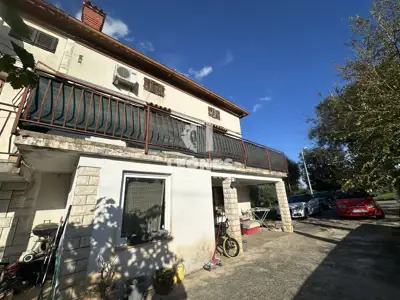 Kuća 192 m², Crveni Vrh - mirna lokacija pored Umaga