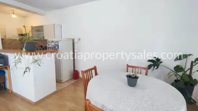 Semi-detached house, Otok Hvar - quiet area, 5 min to the sea - 3