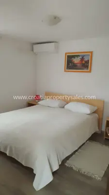 Semi-detached house, Otok Hvar - quiet area, 5 min to the sea - 8
