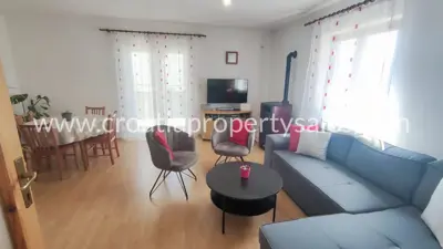 Semi-detached house, Otok Hvar - quiet area, 5 min to the sea - 2