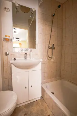 Kuća 195 m², Mravince, centar i mirna lokacija - 15