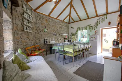 Kuća 195 m², Mravince, centar i mirna lokacija - 4