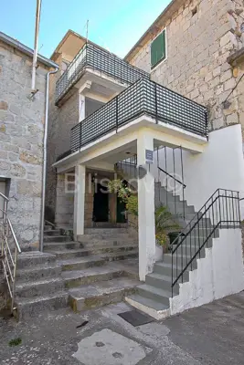 Kuća 195 m², Mravince, centar i mirna lokacija - 2