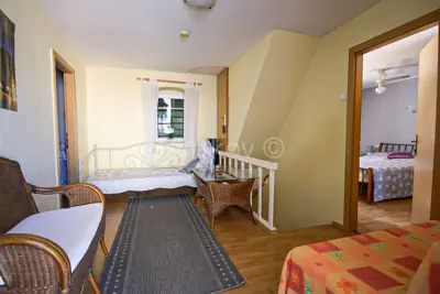 Kuća 195 m², Mravince, centar i mirna lokacija - 20