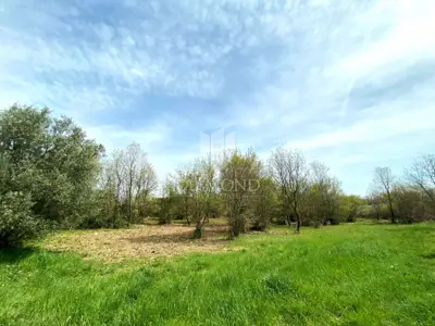 Baugrundstück 2.200 m², Poreč - 4 km vom Meer - 2