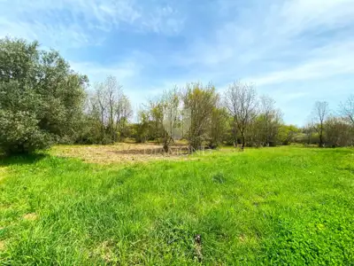 Građevinsko zemljište 2.200 m², Poreč - 4 km od mora